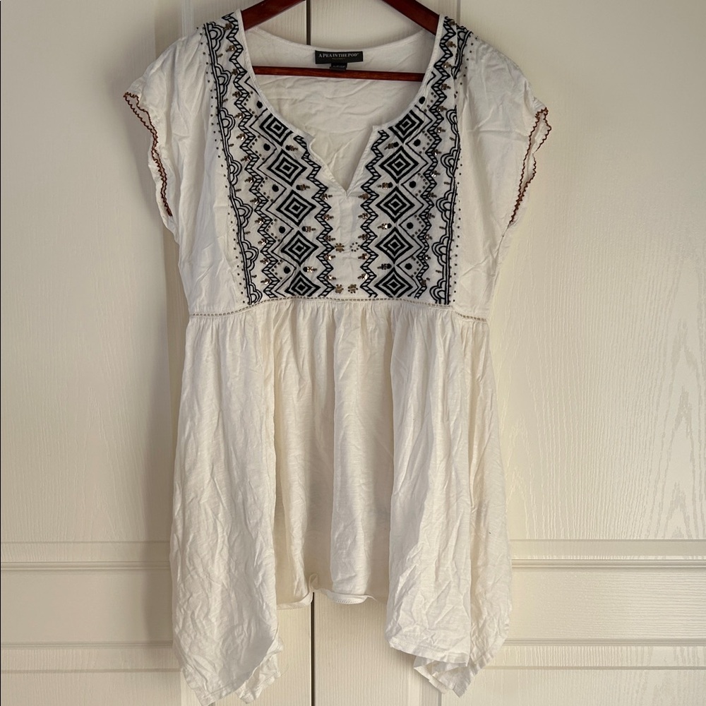 A Pea in the Pod Boho Flowy Embroidery Size Small